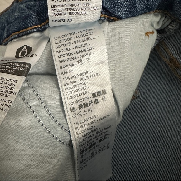 Levi’s High Waisted Mom Jeans Women’s Size 26 - Picture 9 of 13